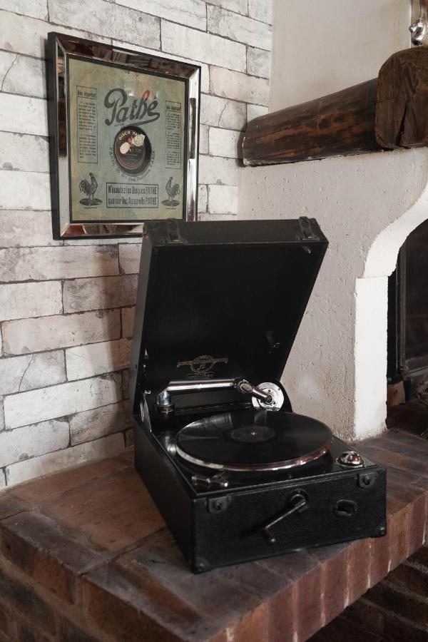 Aigrefeuille-dʼAunis Maison De Charme, D'Artiste, Decoration Brocante מראה חיצוני תמונה